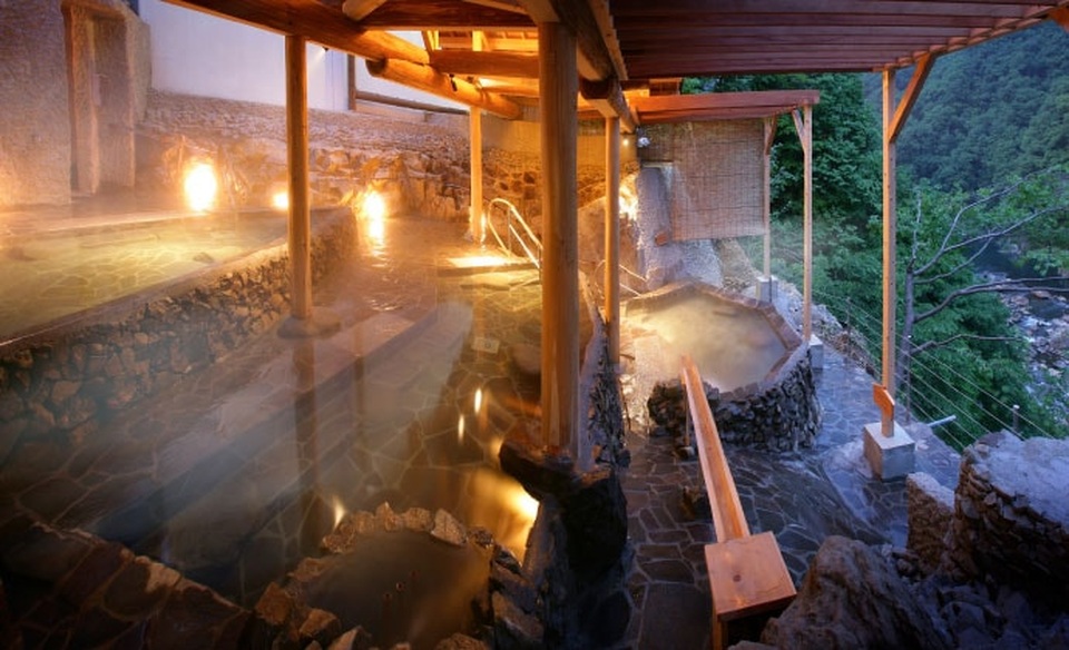 Tắm onsen tại lâu đài vô cực mô phỏng phim anime nổi tiếng của Nhật Bản - 5 Tắm onsen tại lâu đài vô cực mô phỏng phim anime nổi tiếng của Nhật Bản - 5