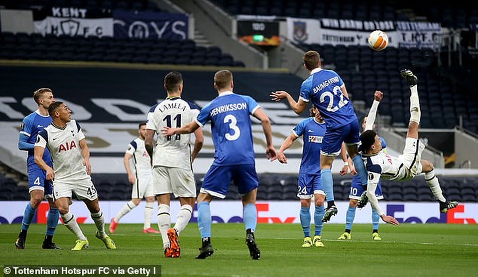 Dele Alli lập siêu phẩm xe đạp chổng ngược, Tottenham đại thắng 4-0 - 1 Dele Alli lập siêu phẩm xe đạp chổng ngược, Tottenham đại thắng 4-0 - 1