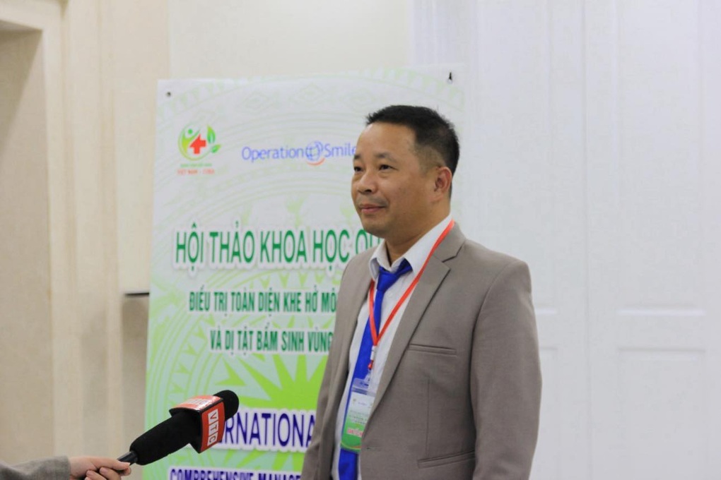 Bệnh nhi dị tật khe hở môi, vòm miệng không đơn giản vá môi, chỉnh vòm - 2 Bệnh nhi dị tật khe hở môi, vòm miệng không đơn giản vá môi, chỉnh vòm - 2
