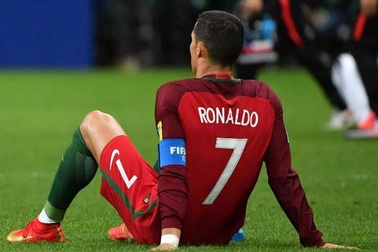 C.Ronaldo bỏ ngang Confederations Cup để gặp con sinh đôi