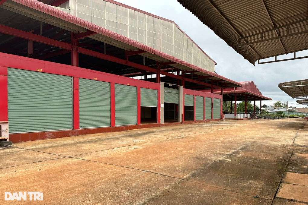 Vụ chợ 37 tỷ đồng chỉ có một tiểu thương: Kiên quyết giải tỏa chợ tự phát - 5 Vụ chợ 37 tỷ đồng chỉ có một tiểu thương: Kiên quyết giải tỏa chợ tự phát - 5