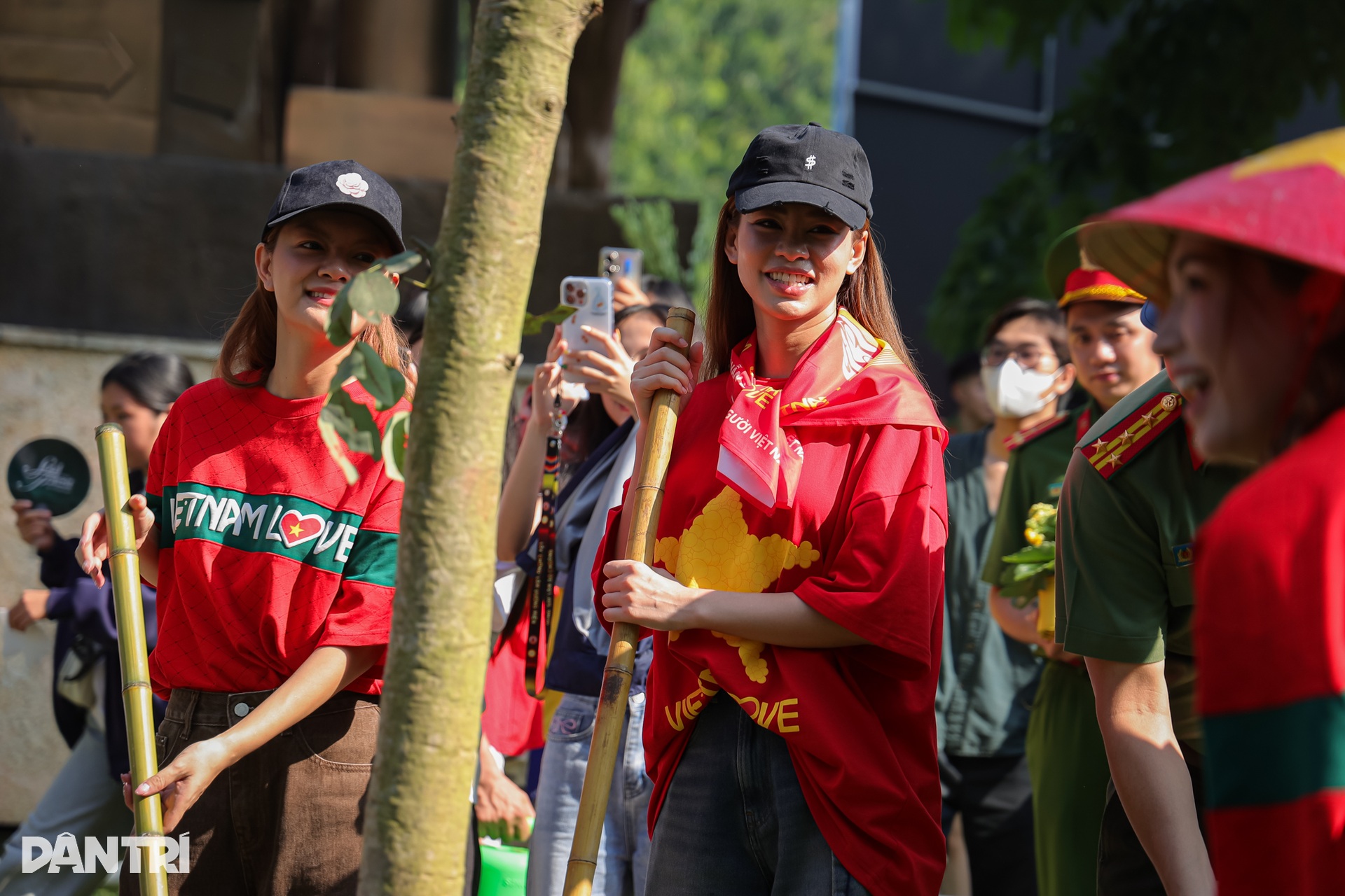 Hòa Minzy, Quốc Thiên cùng dàn sao trồng cây vì Thủ đô xanh - 9 Hòa Minzy, Quốc Thiên cùng dàn sao trồng cây vì Thủ đô xanh - 9