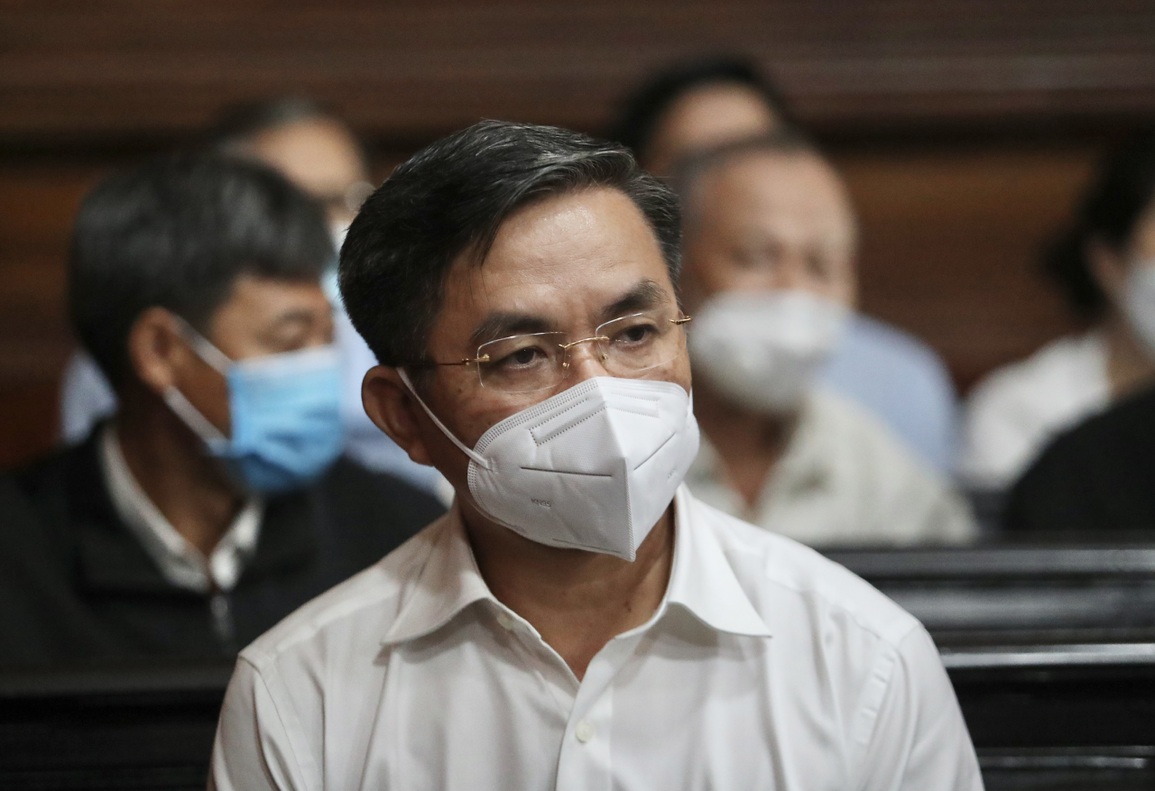 Cựu Phó Chủ tịch TPHCM thừa nhận sai sót, chủ quan khi ký quyết định - 3