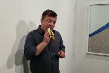 Bán quả chuối "nghệ thuật", thu về 2,7 tỷ đồng