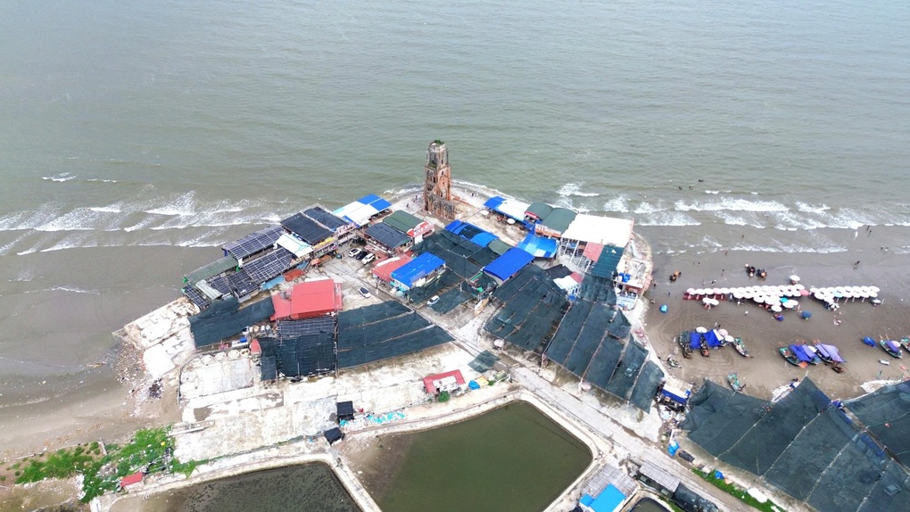 Tháo dỡ hàng loạt nhà hàng trái phép quanh nhà thờ đổ Hải Lý - 1 Tháo dỡ hàng loạt nhà hàng trái phép quanh nhà thờ đổ Hải Lý - 1