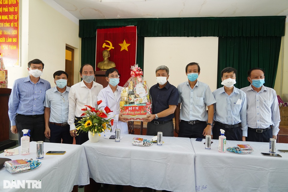 Thứ trưởng Nguyễn Trường Sơn: Bộ Y tế đánh giá cao sự chủ động của TPHCM - 4 Thứ trưởng Nguyễn Trường Sơn: Bộ Y tế đánh giá cao sự chủ động của TPHCM - 4