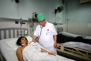 Phù chân nặng, phát hiện bệnh hiếm gặp