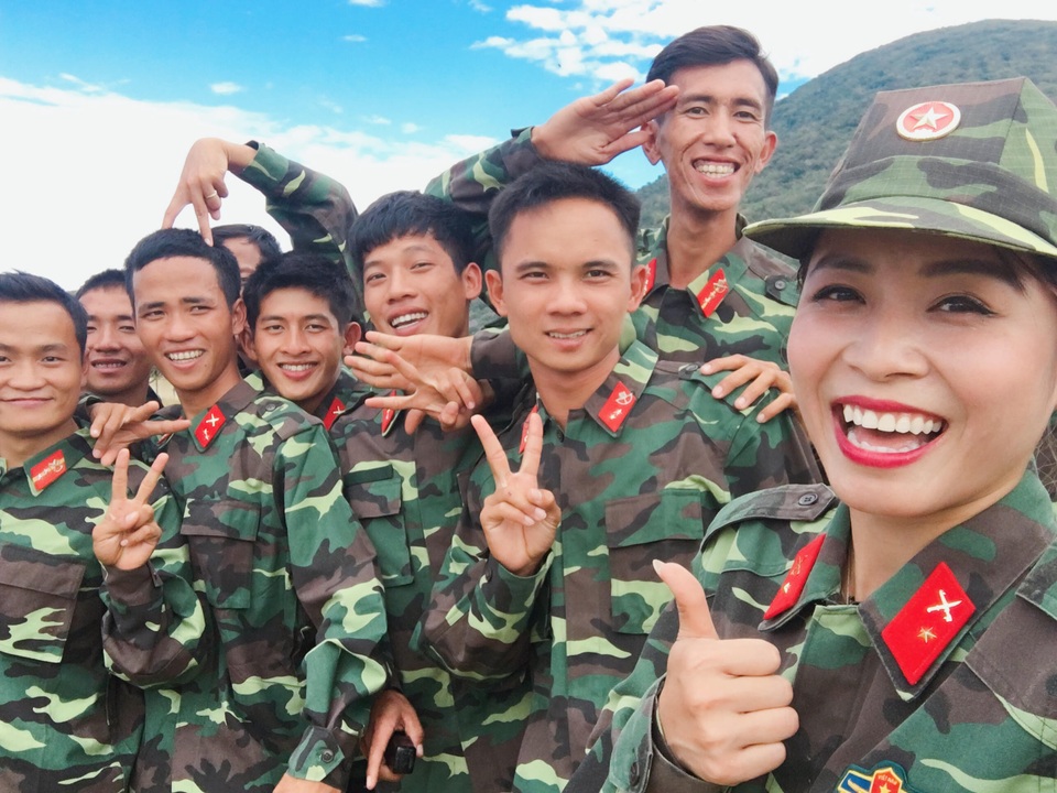 MC Hoàng Linh kể về “kho báu” có được sau 13 năm gắn bó với người lính - 1 MC Hoàng Linh kể về “kho báu” có được sau 13 năm gắn bó với người lính - 1