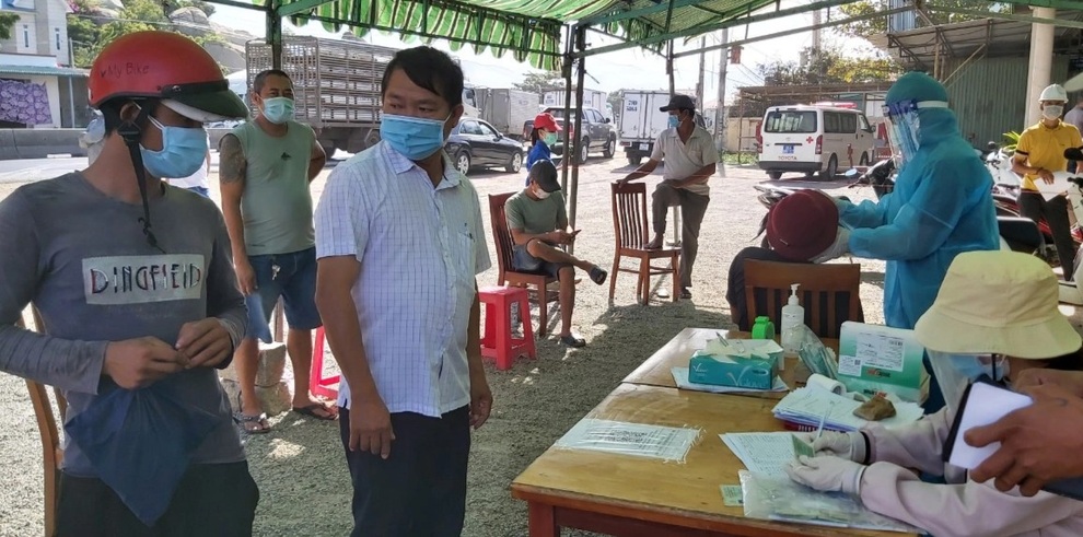 Người đàn ông khai bị lừa bán cho chủ tàu cá được hỗ trợ xe, tiền về quê - 1 Người đàn ông khai bị lừa bán cho chủ tàu cá được hỗ trợ xe, tiền về quê - 1
