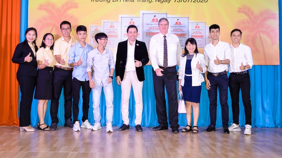 Michael Lang trở lại trường cũ và làm điều ý nghĩa - 4 Michael Lang trở lại trường cũ và làm điều ý nghĩa - 4