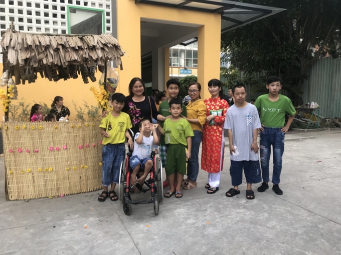 Lãnh đạo Sở LĐ-TB&XH cùng các cháu tại Trung tâm Công tác xã hội TP. Cần Thơ.