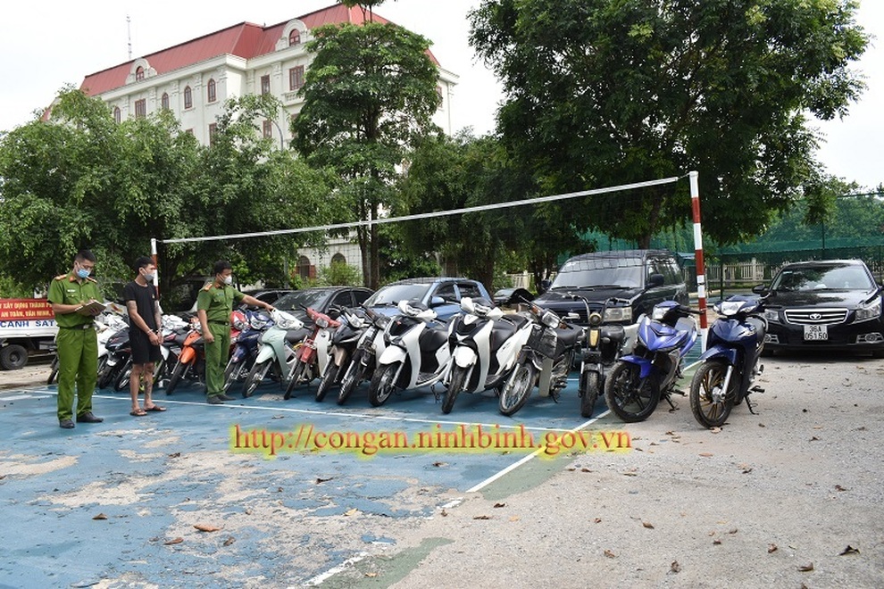 Bắt nam thanh niên cho vay nặng lãi 200%/năm - 2 Bắt nam thanh niên cho vay nặng lãi 200%/năm - 2
