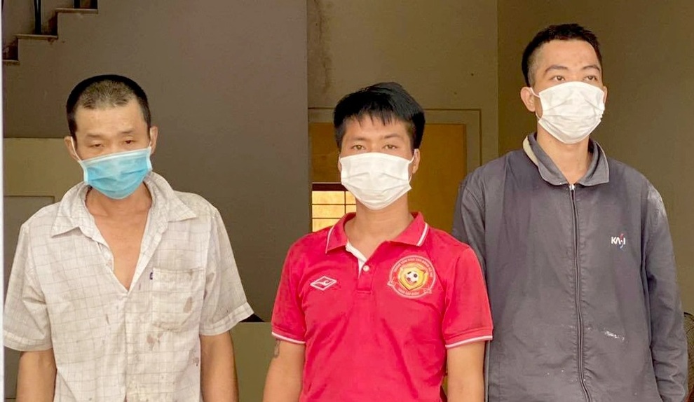 Băng trộm đột nhập quán karaoke ăn ở cả tuần, dọn sạch tài sản - 1