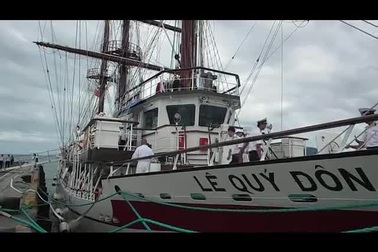 Hải quân Việt Nam lần đầu đón tàu buồm “khủng” đóng ở Ba Lan