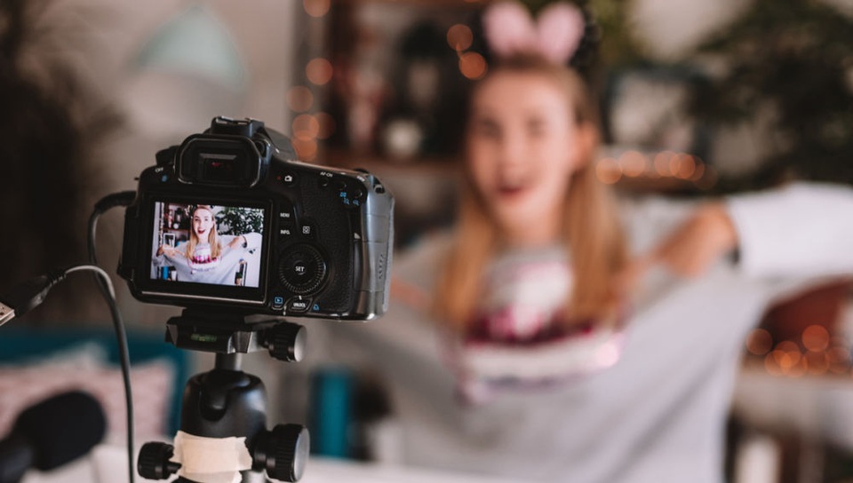 Tại sao trẻ nhỏ thần tượng YouTuber và muốn trở thành YouTuber? - 1 Tại sao trẻ nhỏ thần tượng YouTuber và muốn trở thành YouTuber? - 1