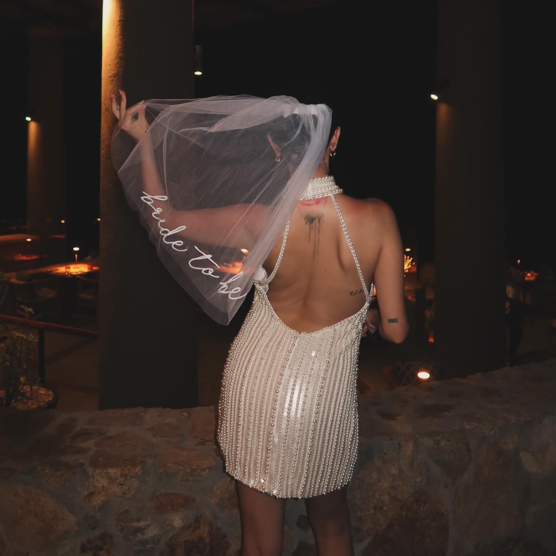 Loạt ảnh sắp làm cô dâu đạt 7,1 triệu lượt thích của Selena Gomez - 7 Loạt ảnh sắp làm cô dâu đạt 7,1 triệu lượt thích của Selena Gomez - 7