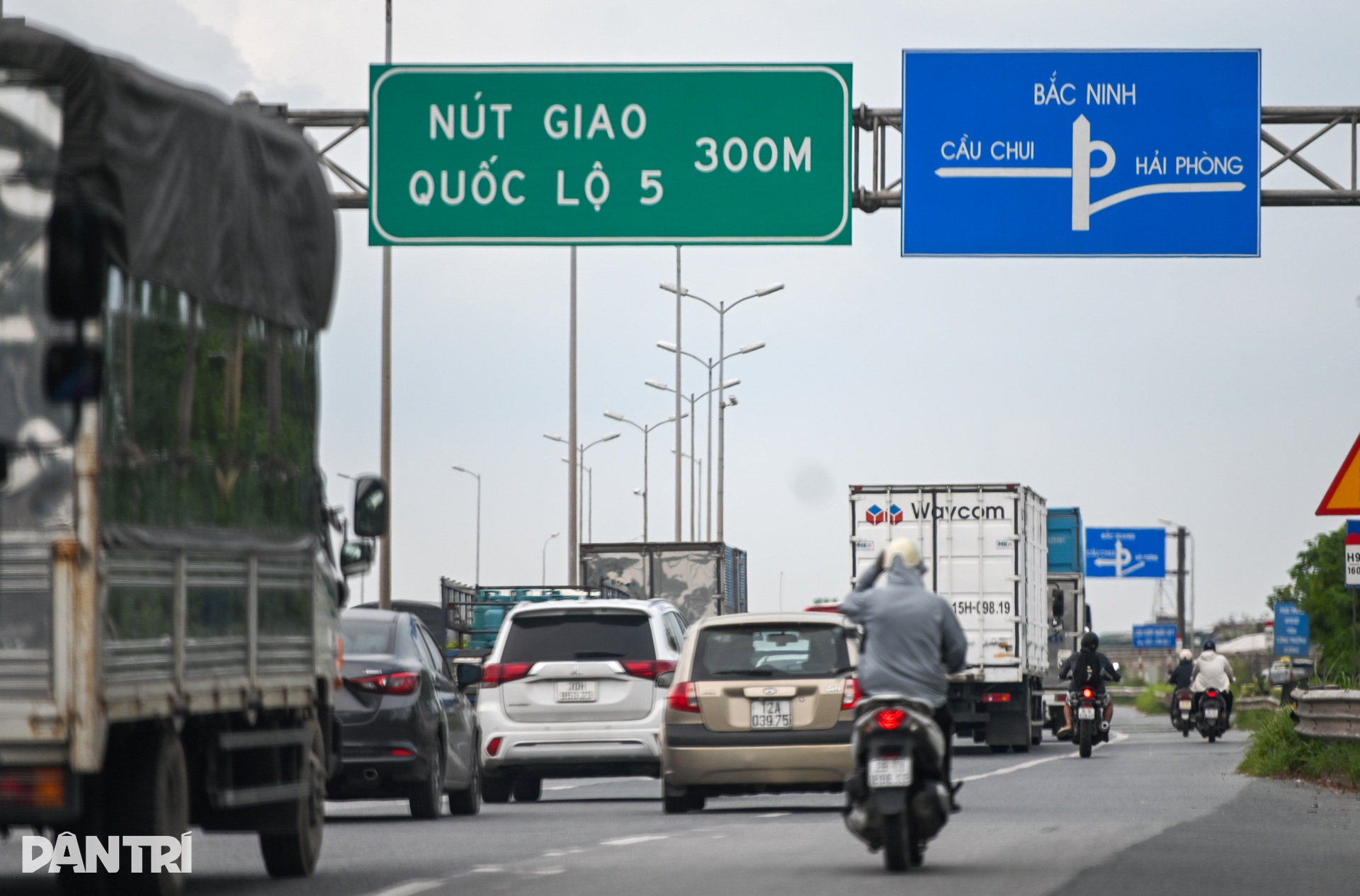 Bám làn 90km/h, xe tải rùa bò chạy 50-60km/h - 1 Bám làn 90km/h, xe tải rùa bò chạy 50-60km/h - 1