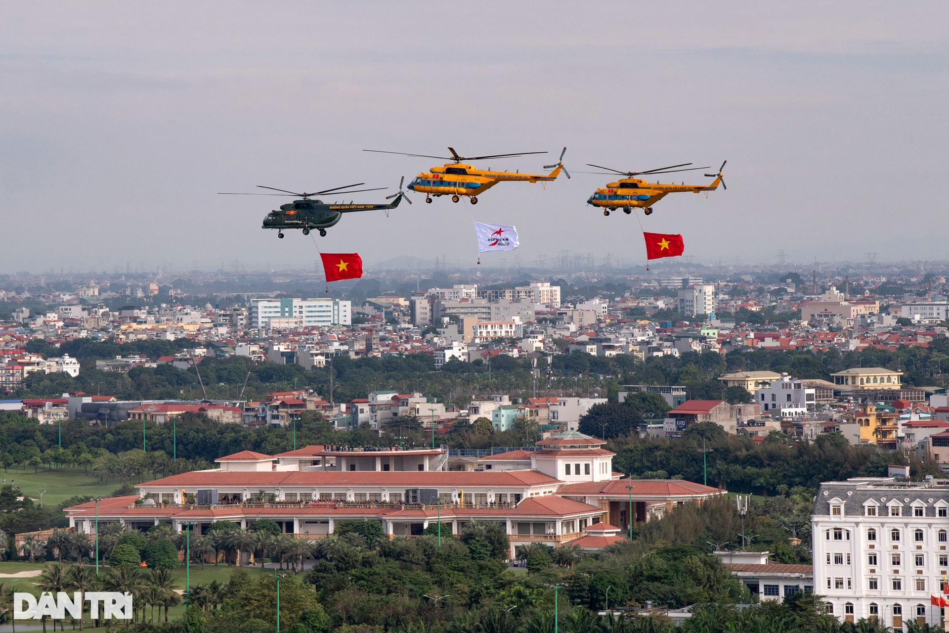 Hình ảnh ấn tượng Không quân QĐND Việt Nam trình diễn trên bầu trời Thủ đô - 15 Hình ảnh ấn tượng Không quân QĐND Việt Nam trình diễn trên bầu trời Thủ đô - 15