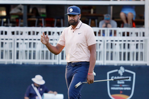 Tony Finau dẫn đầu giải golf Houston Open