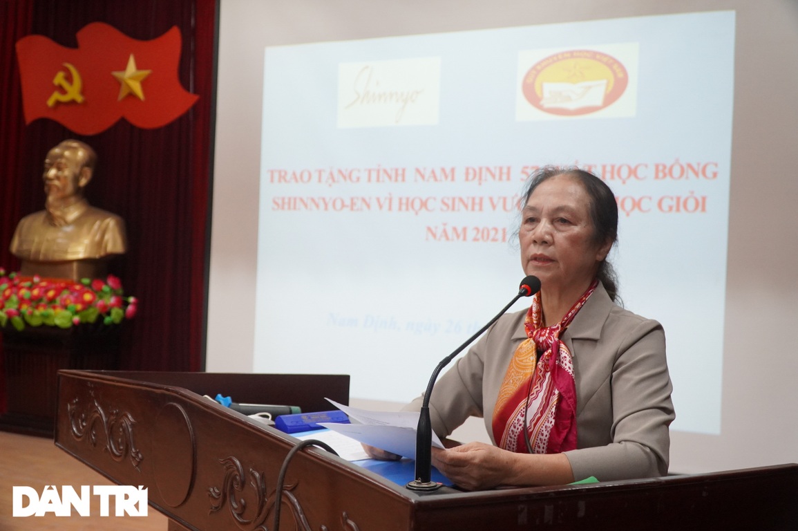 Trao 57 suất học bổng đến các em học sinh nghèo vượt khó tỉnh Nam Định - 2 Trao 57 suất học bổng đến các em học sinh nghèo vượt khó tỉnh Nam Định - 2