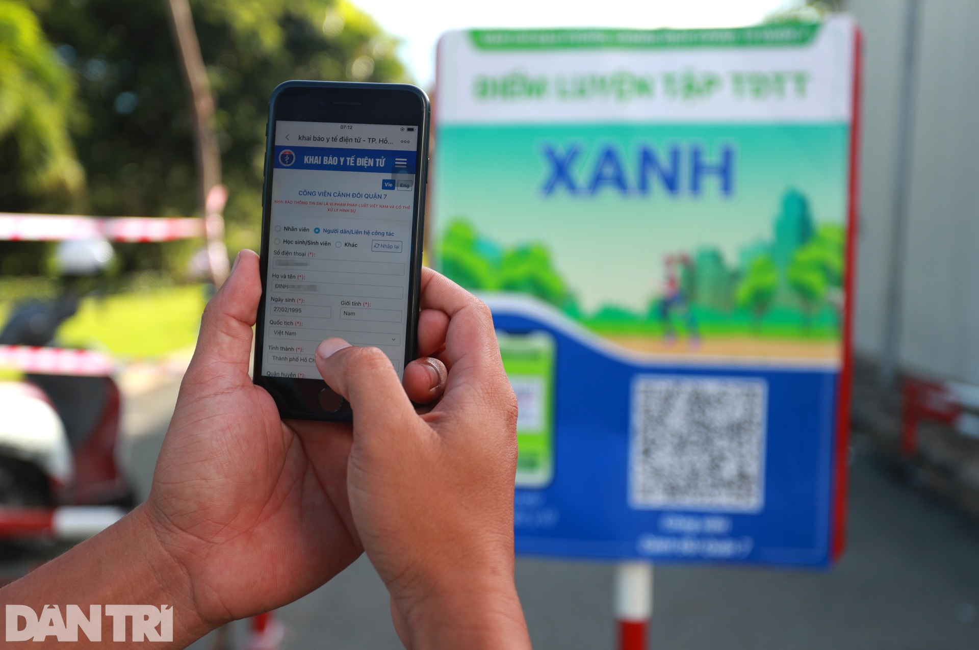 Sau gần 4 tháng cấm cửa, dân Sài Gòn dậy sớm ra công viên tập thể dục - 5 Sau gần 4 tháng cấm cửa, dân Sài Gòn dậy sớm ra công viên tập thể dục - 5