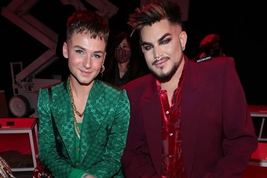 Á quân "Thần tượng âm nhạc Mỹ" Adam Lambert đẹp đôi bên bạn trai đồng giới