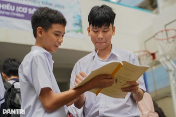 Đề thi thử và đáp án các môn vào lớp 10 Trường Phổ thông Năng khiếu