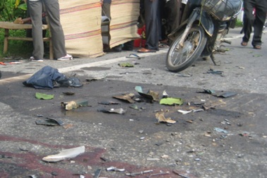 Hai thanh niên chết vì tai nạn trong đêm