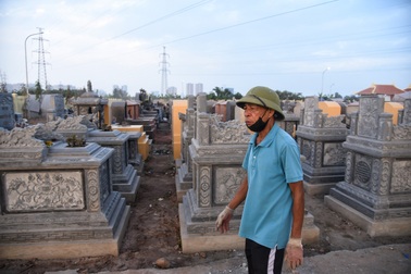 Cuộc "tái định cư cho người âm" trước ngày đường Vành đai 4 đi qua