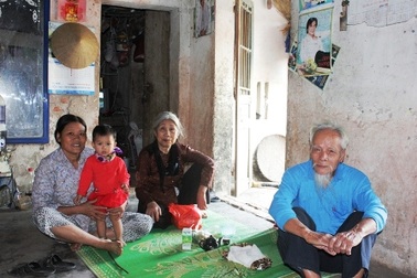 Gặp cụ ông 4 lần khoác Long bào đi cày trong lễ hội Tịch Điền  