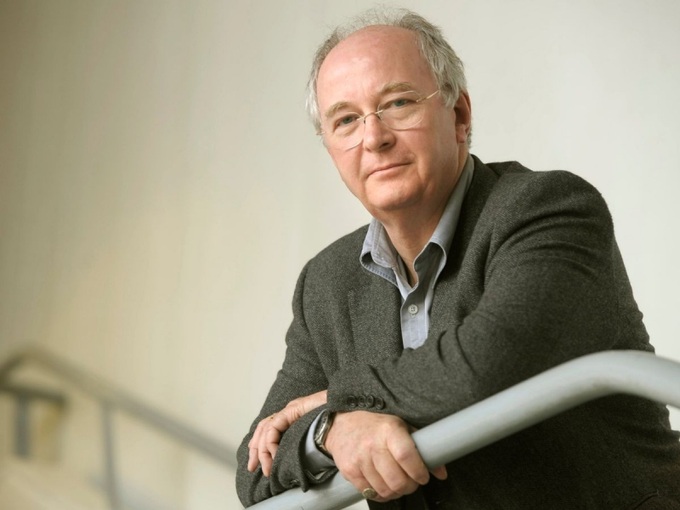 Tác giả của cuốn sách – nhà văn Philip Pullman