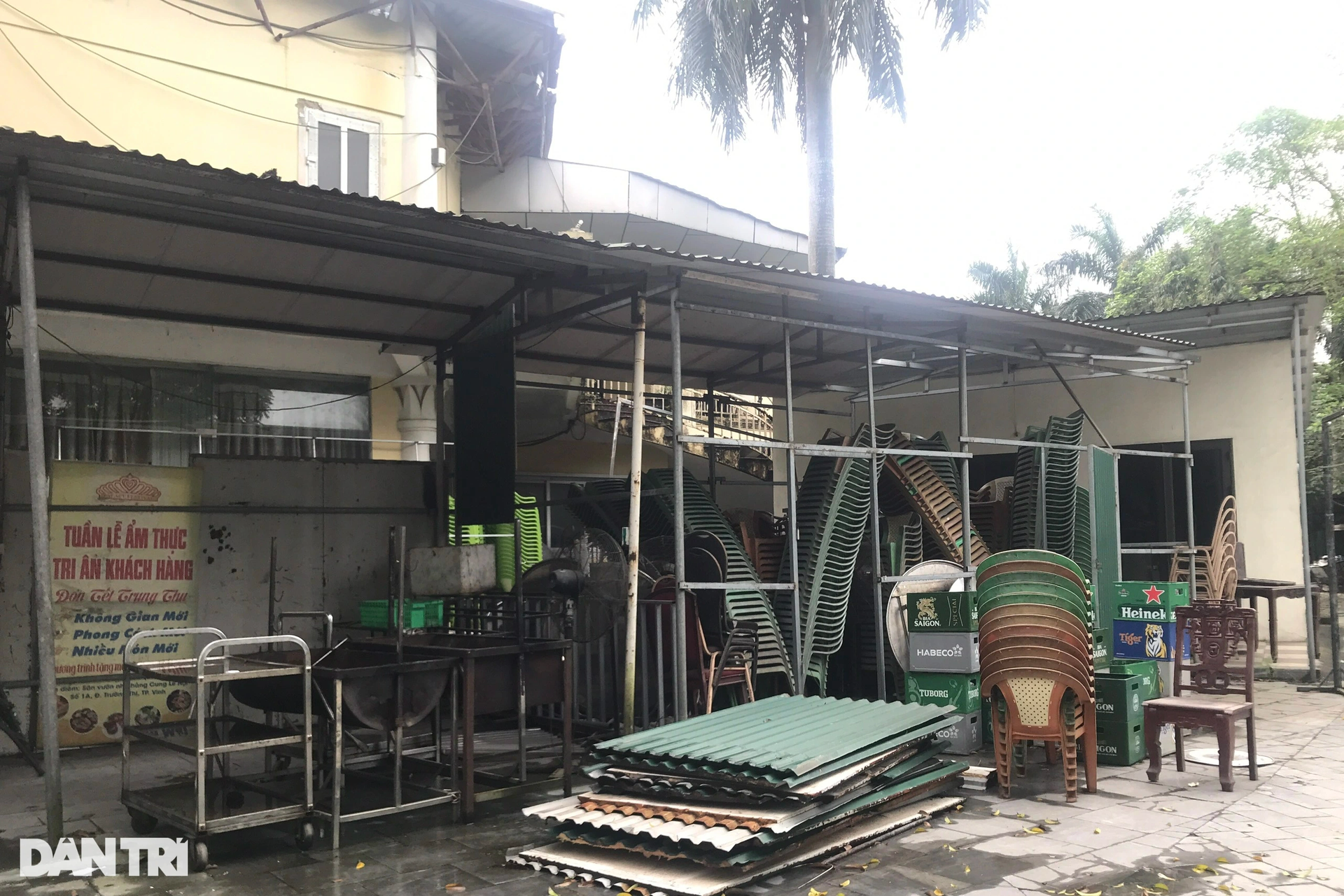 Cung lễ hội tại đất vàng giữa thành Vinh hoang tàn, nhếch nhác - 5 Cung lễ hội tại đất vàng giữa thành Vinh hoang tàn, nhếch nhác - 5