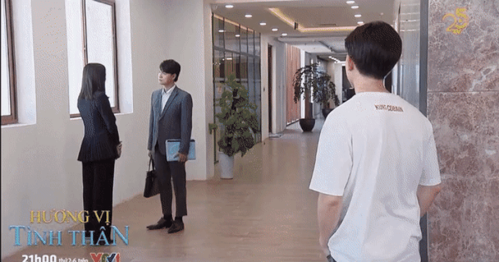 Khán giả soi điểm vô lý trong cảnh bà Xuân Hương vị tình thân bị ngã cầu - 4 Khán giả soi điểm vô lý trong cảnh bà Xuân Hương vị tình thân bị ngã cầu - 4