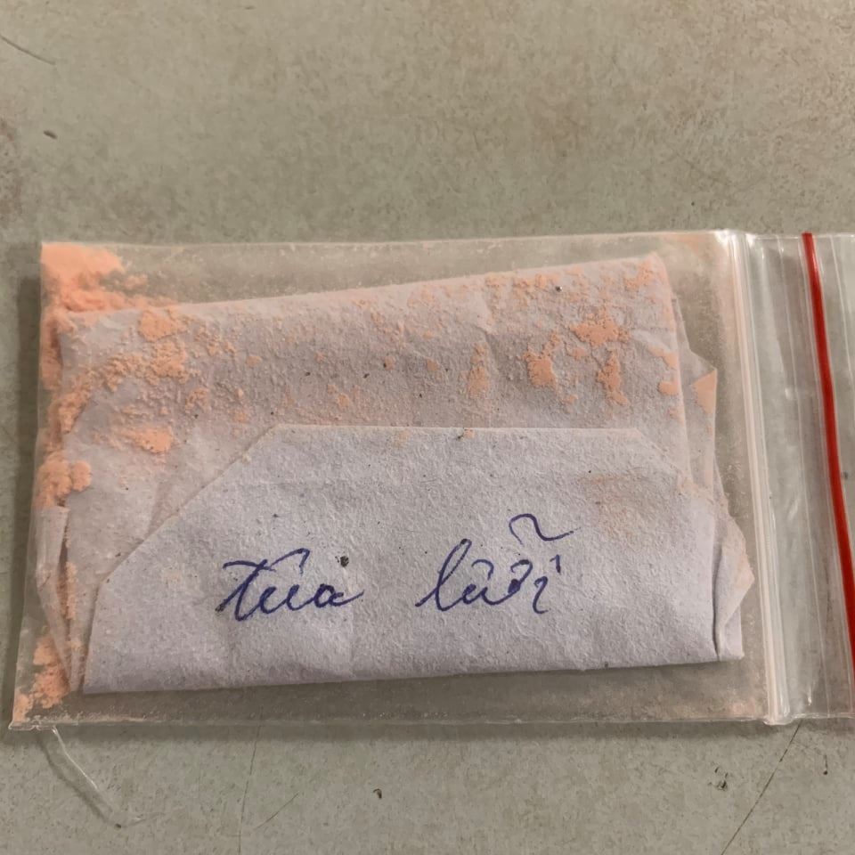 Hà Nội: Bé 3 tháng tuổi hôn mê, co giật vì dùng thuốc cam đánh tưa lưỡi - 1 Hà Nội: Bé 3 tháng tuổi hôn mê, co giật vì dùng thuốc cam đánh tưa lưỡi - 1