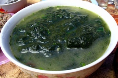 Run rẩy nếm thử món “lá ngón xào, rêu nấu canh” ở Tây Bắc