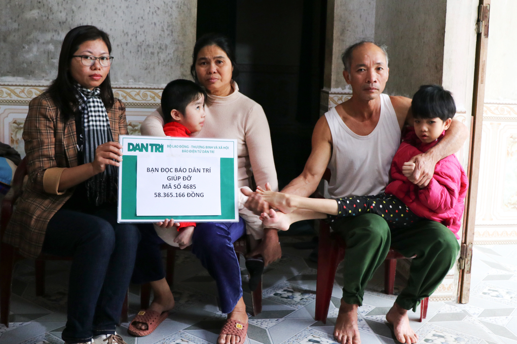 Người cha có 2 con bại não được giúp đỡ hơn 180 triệu đồng - 1 Người cha có 2 con bại não được giúp đỡ hơn 180 triệu đồng - 1