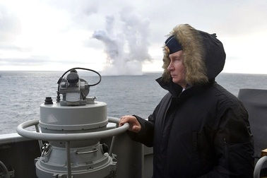 Tổng thống Putin lên tàu tuần dương thị sát tập trận gần Crimea