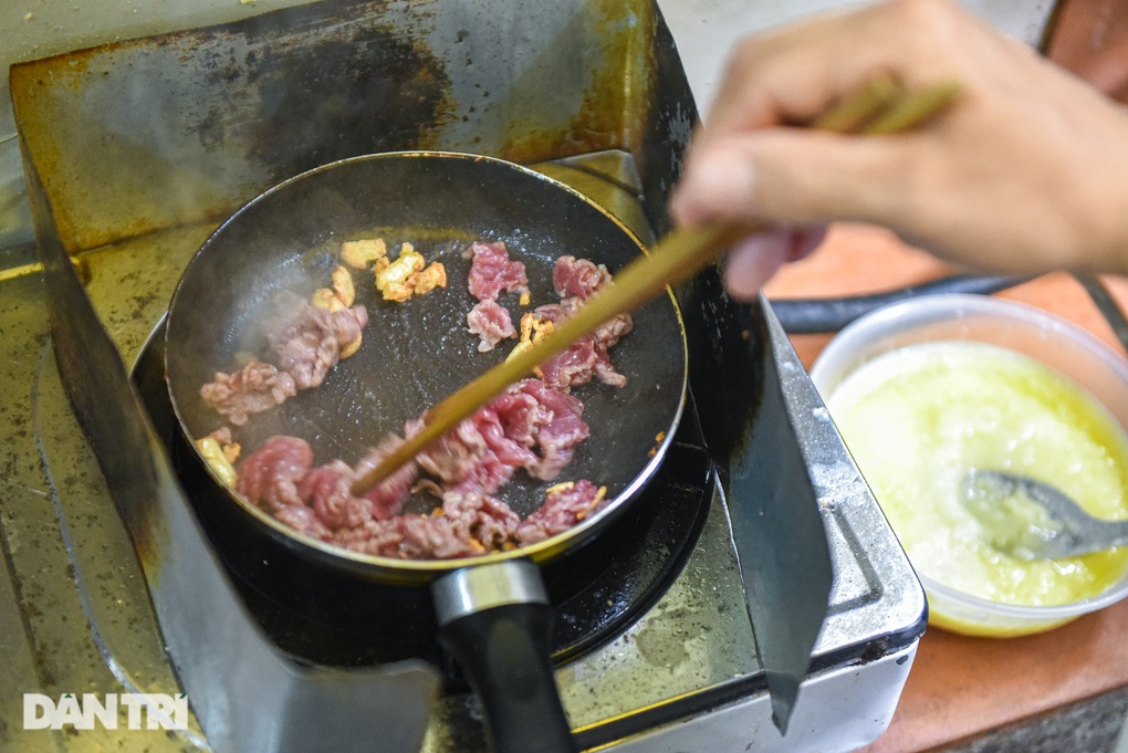 Độc lạ quán phở đi đường hầm, ăn trong lô cốt ở Hà Nội - 6 Độc lạ quán phở đi đường hầm, ăn trong lô cốt ở Hà Nội - 6