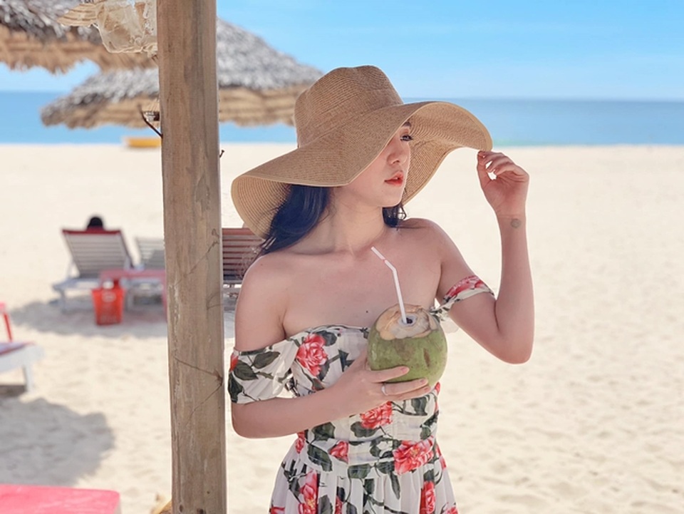 3 bông hồng tiếp viên hàng không Việt xinh đẹp, nóng bỏng như người mẫu - 11 3 bông hồng tiếp viên hàng không Việt xinh đẹp, nóng bỏng như người mẫu - 11