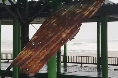 Bão 13 hoành hành tại khu vực biển Vĩnh Linh, Quảng Trị