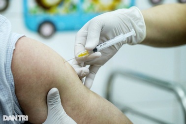 Bộ Y tế: Tiêm vắc xin Covid-19 trong bệnh viện với người có yếu tố nguy cơ