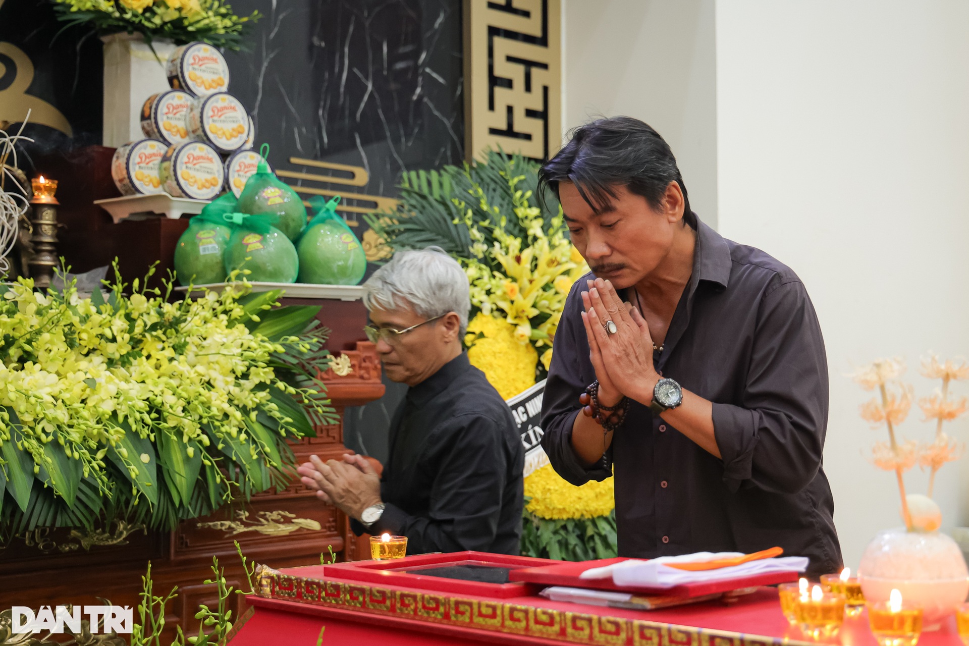 Nghệ sĩ Đức Lưu, Như Quỳnh cùng đồng nghiệp tiễn đưa NSƯT Mai Châu - 9 Nghệ sĩ Đức Lưu, Như Quỳnh cùng đồng nghiệp tiễn đưa NSƯT Mai Châu - 9