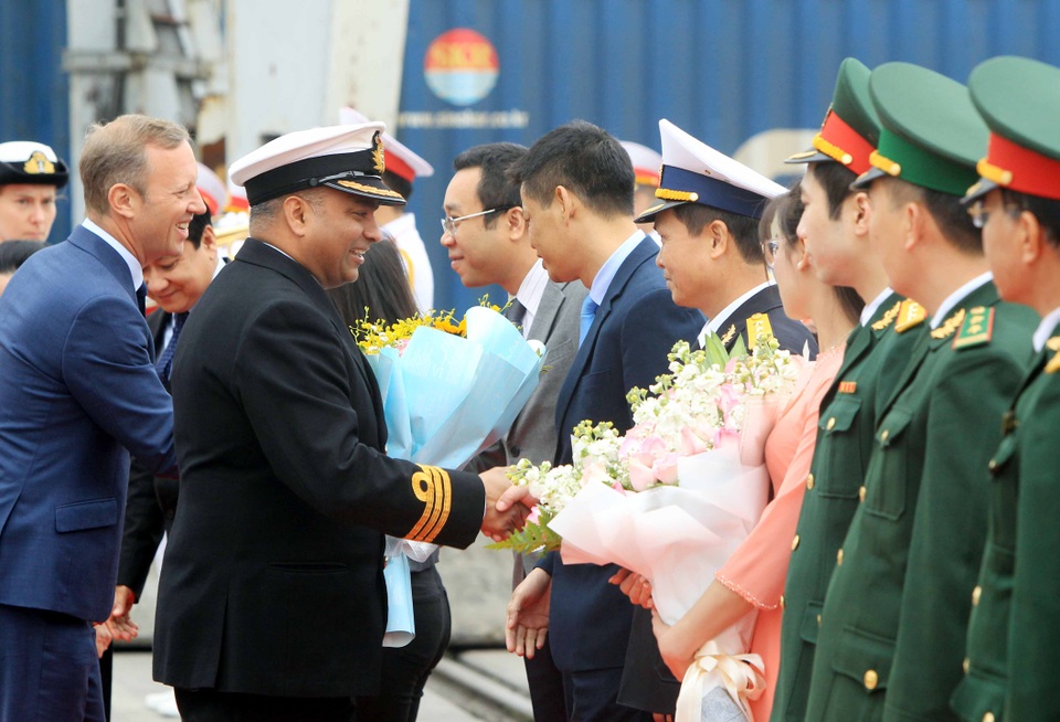 Đưa tàu thăm Việt Nam, Anh khẳng định cam kết tự do hàng hải - 2 Đưa tàu thăm Việt Nam, Anh khẳng định cam kết tự do hàng hải - 2