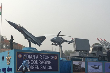 Ấn Độ phô diễn sức mạnh trong lễ diễu hành