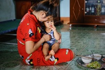 Nữ công nhân chật vật mưu sinh vì công ty cắt giảm nhân sự