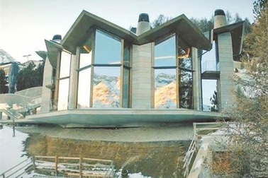 Choáng ngợp biệt thự 7 tầng dát vàng siêu sang dưới lòng đất