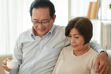 Bố chồng thường xuyên vay tiền và sự thật khiến tôi nghẹn đắng