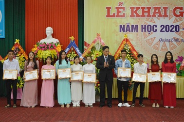 Trường Đại học Quảng Bình chào đón hơn 1.400 tân sinh viên ở các hệ đào tạo