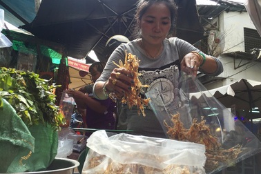 Đua nhau săn “Vũ nữ chân dài” làm quà biếu Tết