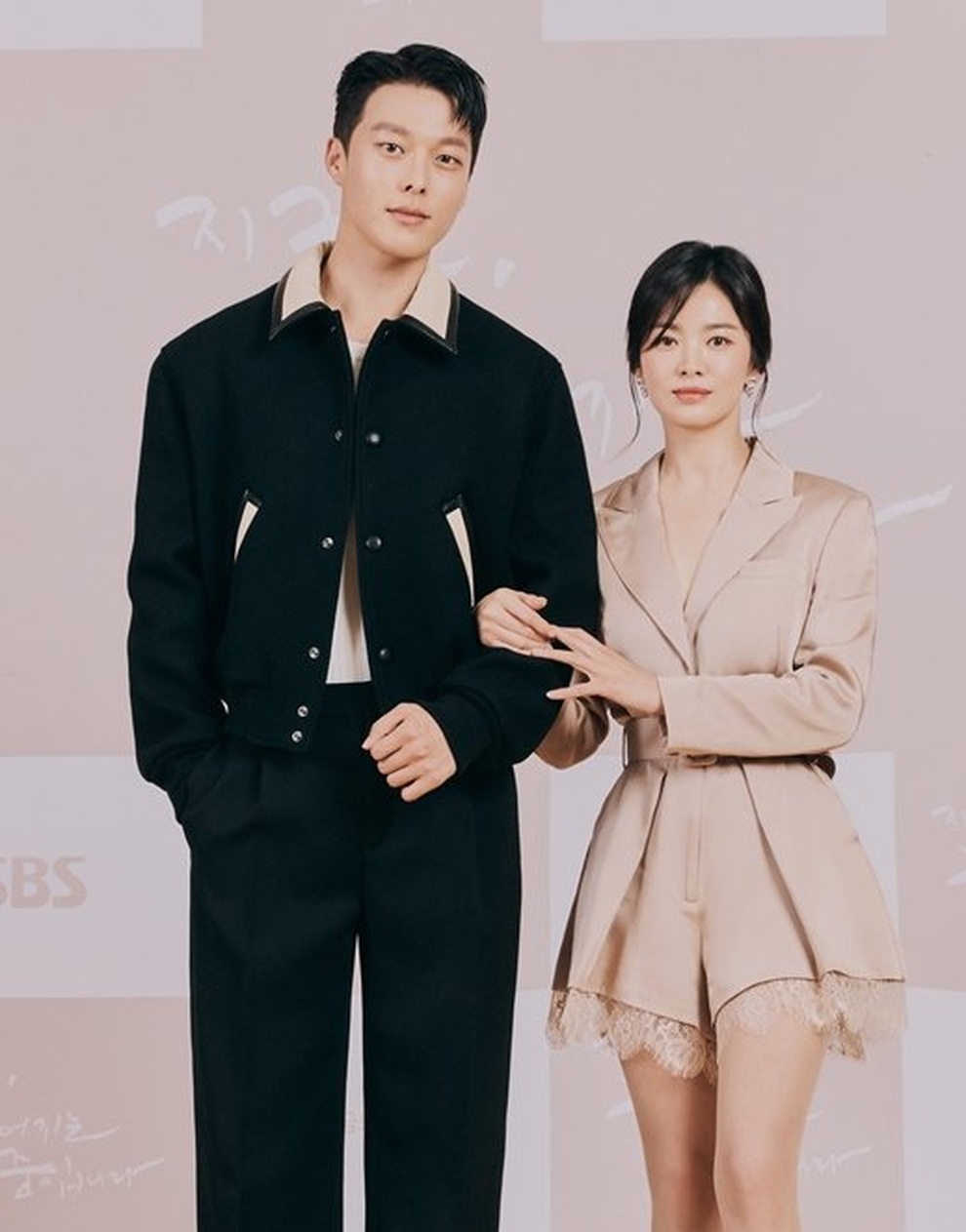 Song Hye Kyo giải thích lý do đóng phim ngôn tình ở tuổi 40 - 2 Song Hye Kyo giải thích lý do đóng phim ngôn tình ở tuổi 40 - 2
